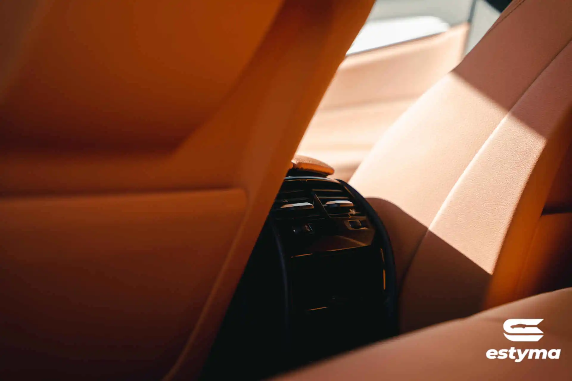 Wnętrze samochodu BMW Serii 5 G30, tylny nawiew. | Wynajem | Wypożyczalnia samochodów |